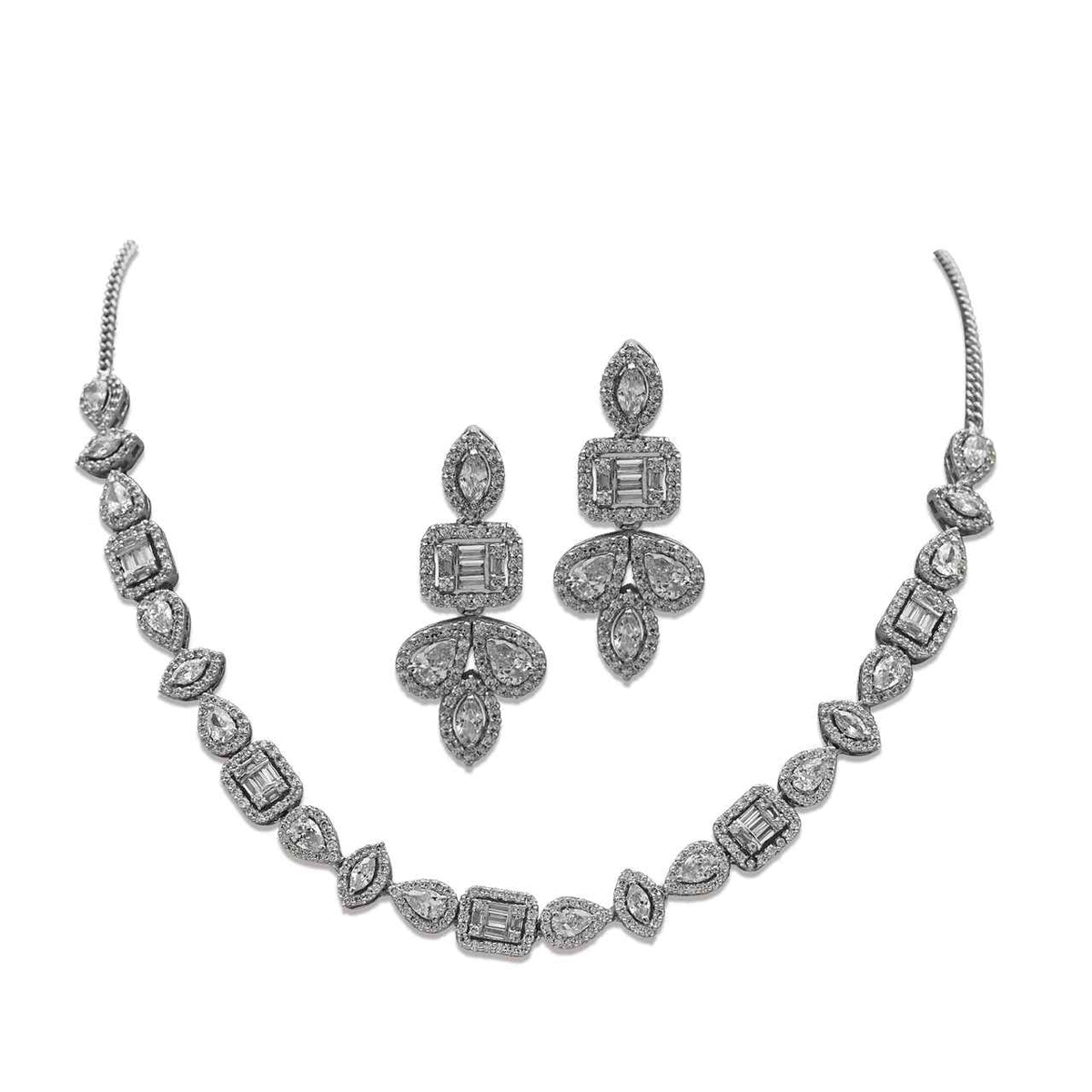 Dazzling diamond style set with zircons in 925 Silver with Rhodium plating