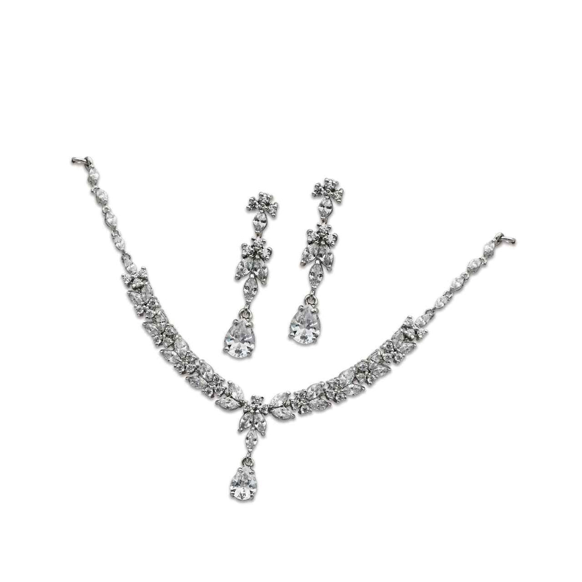 Dazzling diamond style set with zircons in 925 Silver with Rhodium plating