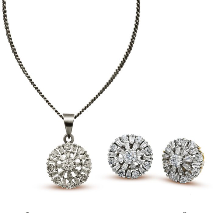 Luxurious Pendant set with Zircons in 925 Silver with Rhodium plating